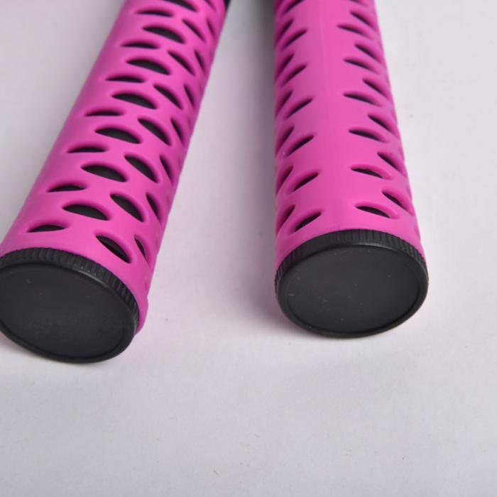 Jump Rope w/ soft grip handles. S15