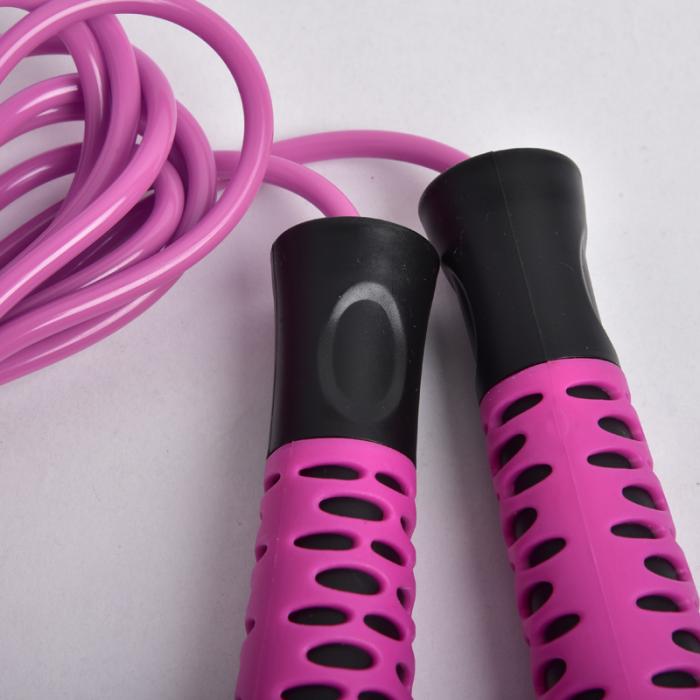 Jump Rope w/ soft grip handles. S15